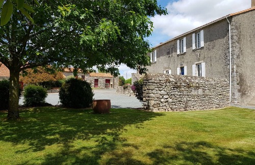 Mauleon House | At the "commanderie" 15 mm from Puy du Fou