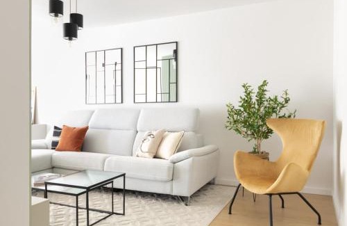 Segundo Ensanche Apartment | Atalaya sobre la Medialuna by Clabao