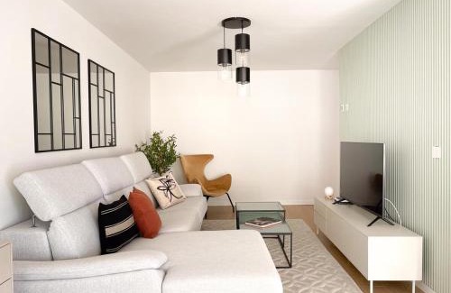 Segundo Ensanche Apartment | Atalaya sobre la Medialuna by Clabao