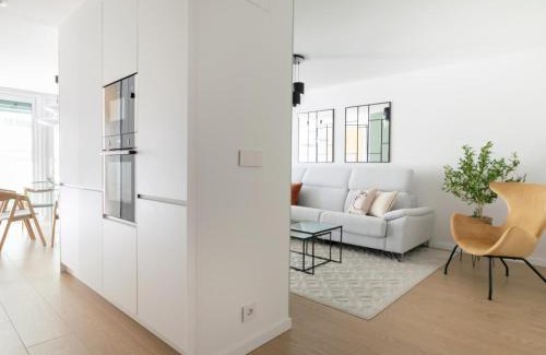 Segundo Ensanche Apartment | Atalaya sobre la Medialuna by Clabao
