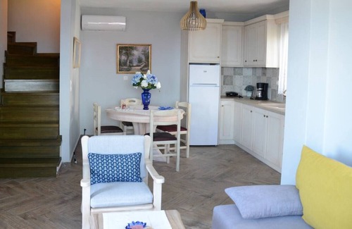 Pella Region Apartment | Athena Charming apt with stunning view!