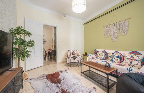 Kallithea Apartment | Athens Country House - Heated Jacuzzi - free bikes
