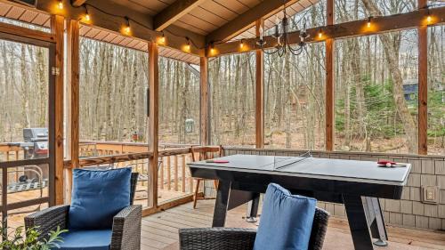 Locust Lake Village House | Atlas Point Lodge Sauna Fireplaces Kayaks Lakes Pet-Friendly Yard