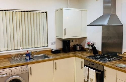 Thames House | Atom Large 4/5 Bed House, Balcony, Sleeps 13, Free Parking, East London