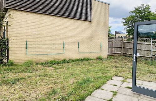 Thames House | Atom Large 4/5 Bed House, Balcony, Sleeps 13, Free Parking, East London