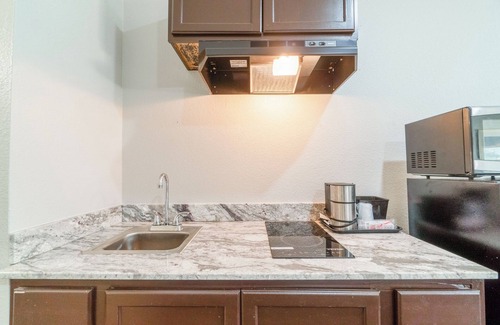 Pleasanton Hotel | Atria Extended Stays By OYO, Jourdanton, TX