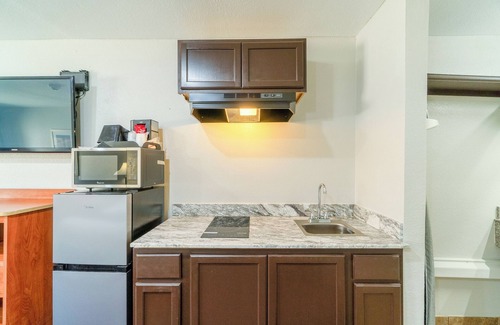 Pleasanton Hotel | Atria Extended Stays By OYO, Jourdanton, TX