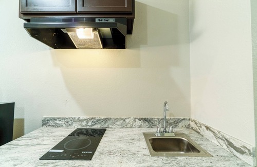 Pleasanton Hotel | Atria Extended Stays By OYO, Jourdanton, TX