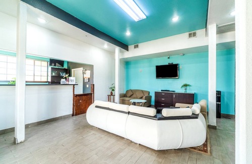 Pleasanton Hotel | Atria Extended Stays By OYO, Jourdanton, TX