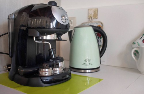 Terlizzi Apartment | Attica BeB - 'Red' Room with Shared Terrace, Wi-Fi and Air Conditioning