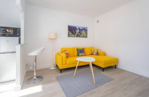 Saint-Denis Apartment | Attractive refurbished T2 apartment in downtown Saint-Denis