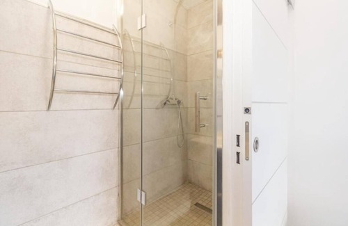 Saint-Denis Apartment | Attractive refurbished T2 apartment in downtown Saint-Denis