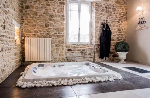 Bain-de-Bretagne House | Au domaine des anges, 3 gîtes luxueux avec Jacuzzi privatif, sauna, mini-piscine, piscine extérieure chauffée en saison