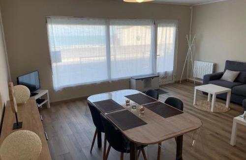 Veulettes-sur-Mer Apartment | Au point de vue : Appartement face à la mer.