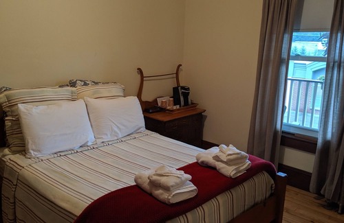 Ayers Cliff Hotel | Auberge Ayers Cliff