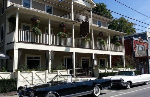 Ayers Cliff Hotel | Auberge Ayers Cliff