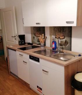 Hitdorf Apartment | AufmLohr - Appartement mit 3 Schlafzimmern- 4 Einzelbetten- für 4 Personen - in Leverkusen Hitdorf - Private Parkplätze vorhanden-
