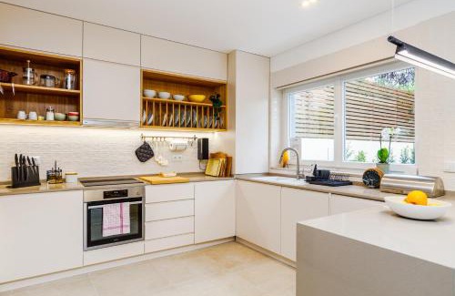 Falca Apartment | Augusto - a family house with pool in the heart of Lisbon