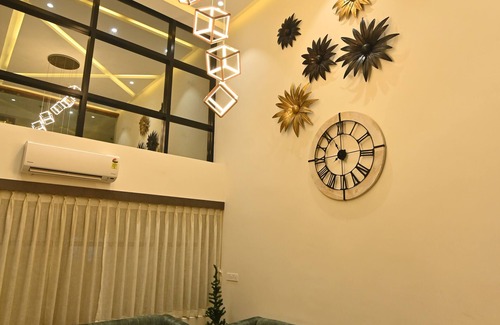 Adyar Hotel | Aurelia Comforts