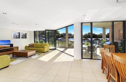 Terrigal House | AURORA CABARITA | Close to beach, shops, cafes | Accom Holidays
