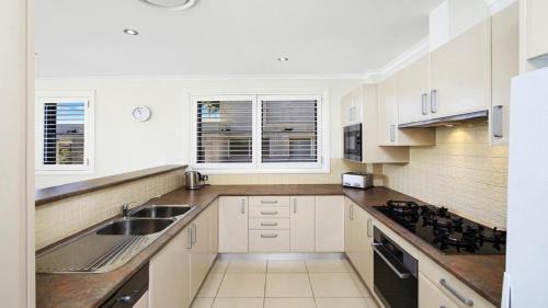 Terrigal House | Aurora Cabarita Close To Beach, Shops, Cafes Accom Holidays