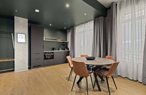 Iceland Apartment | Aurora Nooks - Family Suite with free parking