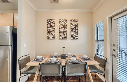 West Campus Apartment | Austin 4BR Townhome + Walk to West Campus