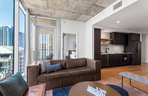 Rainey Street Historic District Condo | Austin Affinity Corner Condo