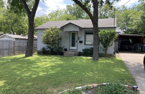 North Loop House | Austin Cottage Close to Downtown
