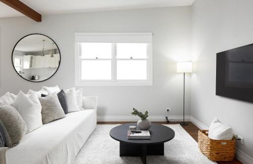 The Junction House | Austin Cottage - Pet friendly!