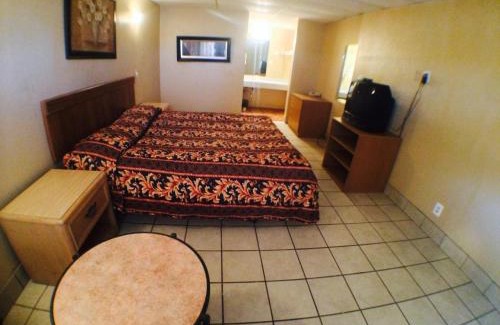 Walnut Forest Hotel | Austin Motor Inn