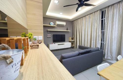 Taman Mount Austin Apartment | Austin Regency High 2-5pax Netflix
