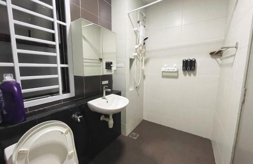 Taman Mount Austin Apartment | Austin Regency High 2-5pax Netflix
