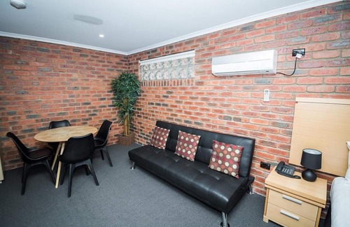 Swan Hill Hotel | Australian Settlers Motor Inn