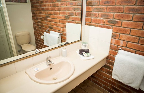 Swan Hill Hotel | Australian Settlers Motor Inn