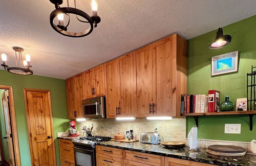 Avery Creek Cabin | Authentic A-Frame-Cabin Getaway 15 Min to Asheville, NC. Pet & Child Friendly.