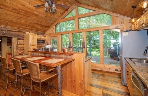 Oakland Cabin | Authentic Cabin in the Woods!
