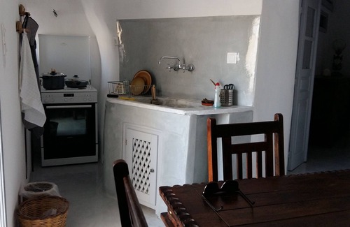 Pyrgos House | Authentic Castle House in Santorini(sleeps 5)
