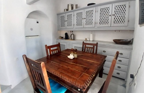 Pyrgos House | Authentic Castle House in Santorini(sleeps 5)
