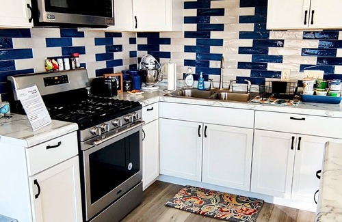 Burbank Cottage | Authentic country living in South Dakota- Close to I-29