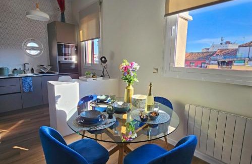 Barrio de La Latina Apartment | Authentic Madrid Experience -Plaza Mayor 7min walk - Spectacular view - Champagne