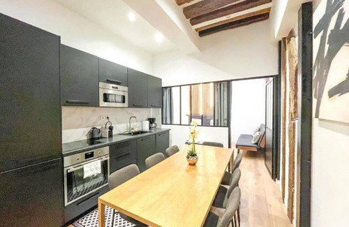 Bonne-Nouvelle Apartment | Authentic Parisian Stay-Expansive 5-Bedroom in a Chic, Historic Locale