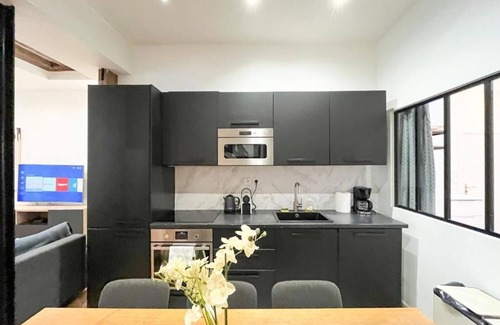 Bonne-Nouvelle Apartment | Authentic Parisian Stay-Expansive 5-Bedroom in a Chic, Historic Locale