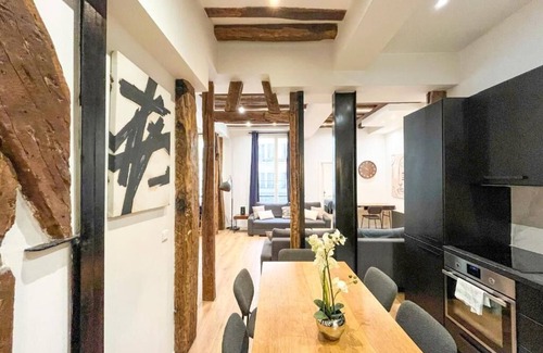 Bonne-Nouvelle Apartment | Authentic Parisian Stay-Expansive 5-Bedroom in a Chic, Historic Locale