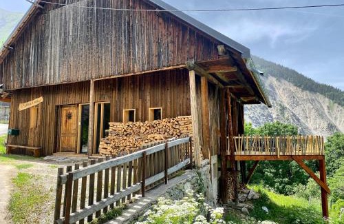 Le Chalmieu House | Authentique grange savoyarde