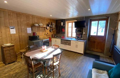 Le Chalmieu Apartment | authentique logement de colpoteur