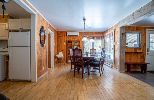 Matawinie Regional County Municipality Apartment | Aux Grands Pins|Beach & Kayaks |HotTub |Playground
