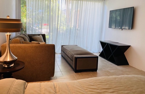 Palm Springs Condo | Availability for 2025 Beautiful 7 Lakes County Club
