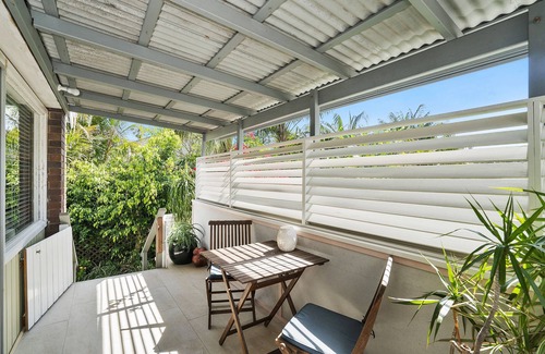 Avalon Beach Apartment | Avalon Beach Break is a Romantic airconditioned getaway100 meters to the beach!