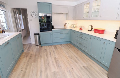 Freshwater House | AVALON, family friendly, with a garden in Freshwater